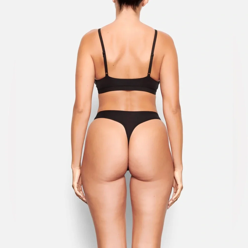 NWOT SKIMS FITS EVERYBODY TRIANGLE BRALETTE - Picture 4 of 8